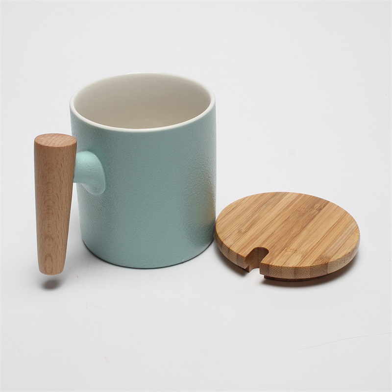 Amazon hot sale ceramic tea mug with wood handle and lid for tea and coffee