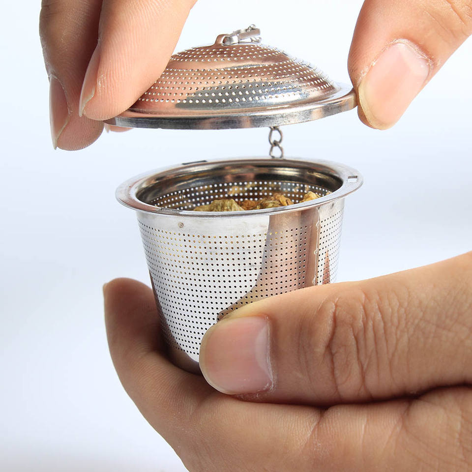 Traditional style 5cm diameter stainless steel tea infuser for making loose leaf tea