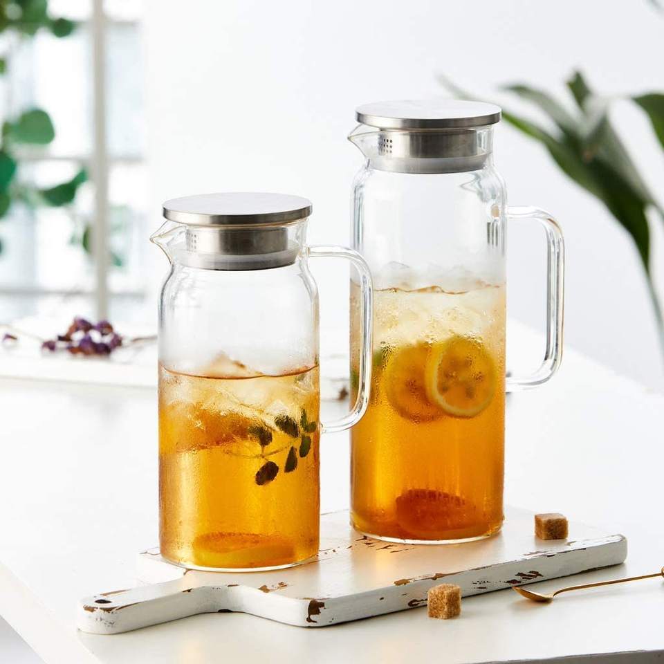 Heat Resistant Glass Pitcher with Stainless Steel Lid, Water Carafe with Handle, Good Beverage Pitcher For Homemade Juice