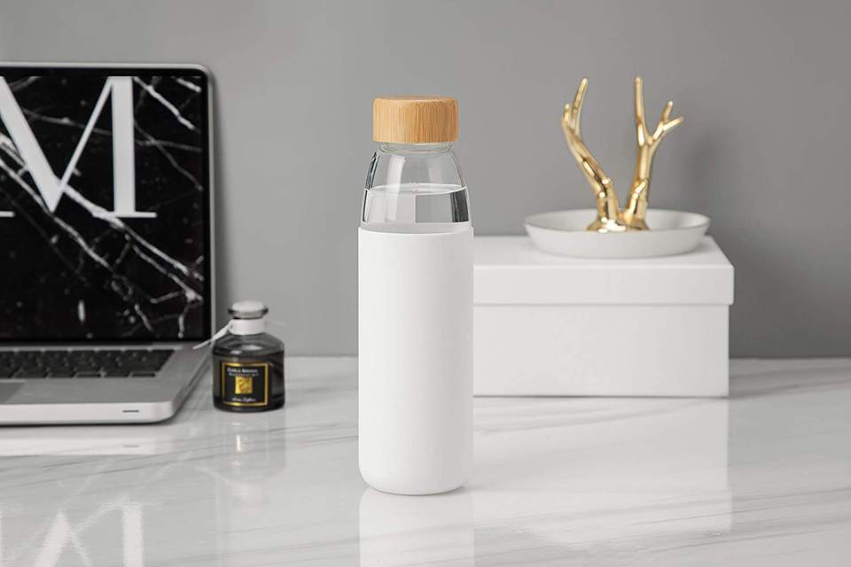 Borosilicate Glass Water Bottles with Bamboo Lid, BPA-FREE, Non-Slip Silicone Sleeve water bottle for men and women