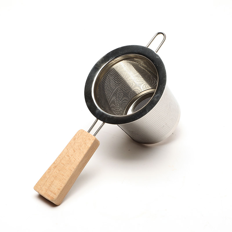 LFGB Approved High Quality 304 Stainless Steel Tea Strainer with Wood Handle